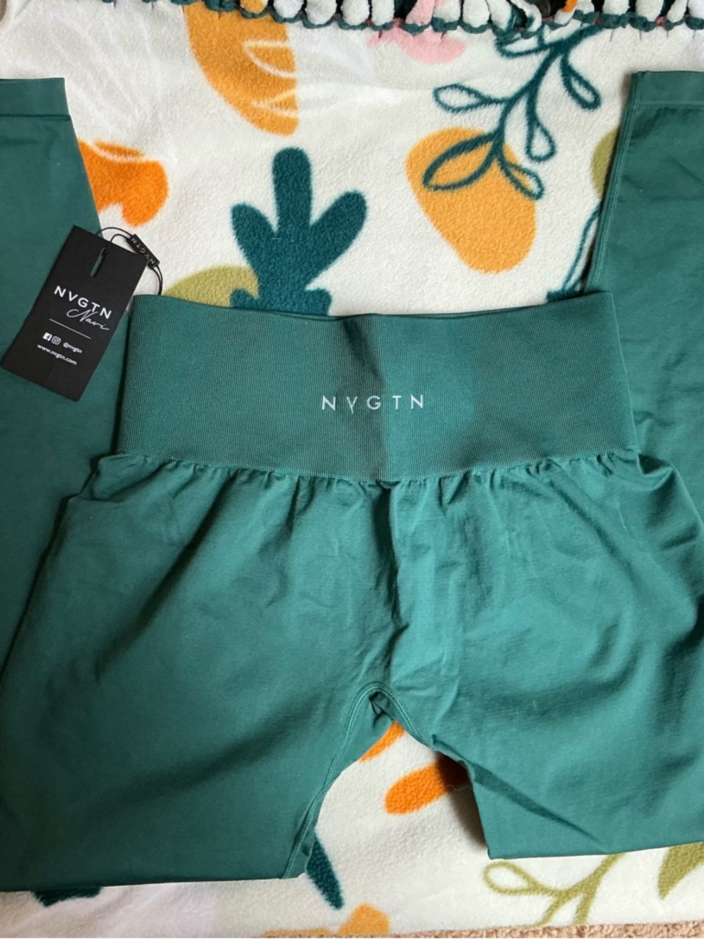 NWT NVGTN Emerald Solid Seamless Leggings